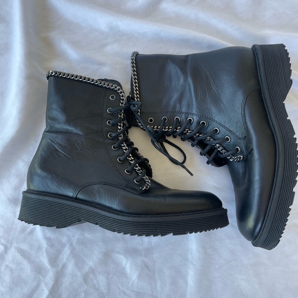 Vince Camuto Lace Up Leather Boots with Chain Details | Black - Picture 4 of 9